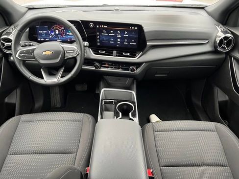 Used 2025 Chevrolet Equinox LT AWD/4WD image 11