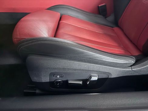 Used 2019 BMW M850i xDrive Convertible w/ Driver Assistance Package image 28