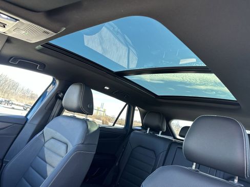 Used 2025 Volkswagen Atlas Cross Sport SEL R-Line image 25