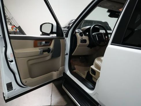 Used 2016 Land Rover LR4 HSE AWD/4WD image 13