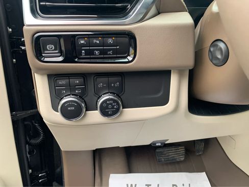 Used 2025 GMC Yukon Denali w/ Sun & Power Step Package image 15