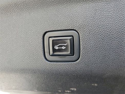 Used 2021 GMC Yukon Denali w/ LPO, Illumination Package image 9