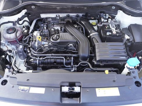 Used 2022 Volkswagen Taos SE FWD image 24