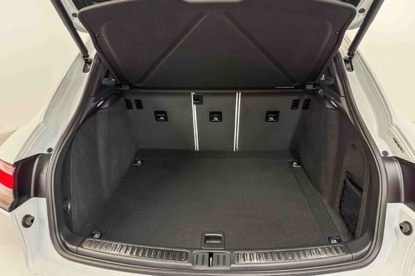 Certified 2026 Porsche Macan AWD/4WD image 31