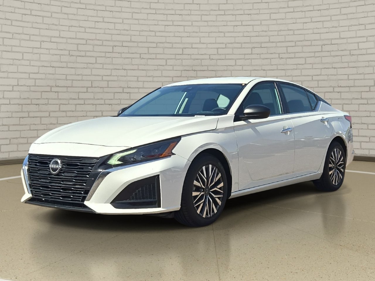 Certified 2025 Nissan Altima 2.5 SV FWD image 1