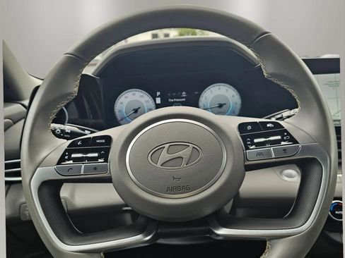 Used 2025 Hyundai Elantra SEL FWD image 12