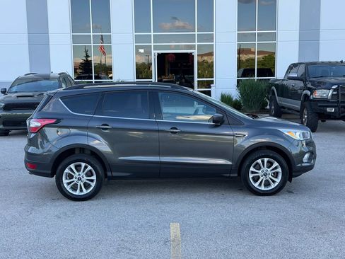 Used 2018 Ford Escape SE w/ SE Sync 3 Package AWD/4WD image 4