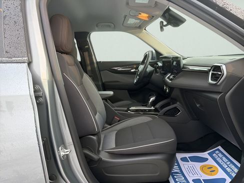 Used 2025 Chevrolet TrailBlazer LT w/ Convenience Package image 10