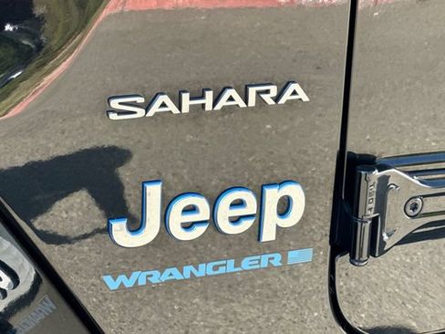 Used 2024 Jeep Wrangler Unlimited Sahara AWD/4WD image 33