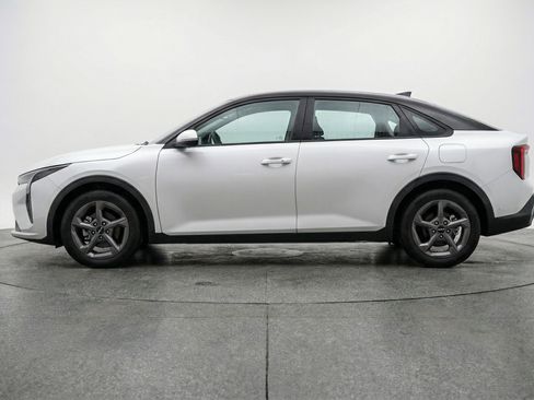 Used 2025 Kia K4 LXS image 5