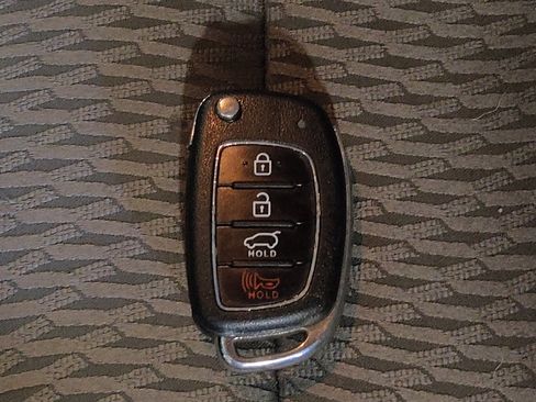 Used 2018 Hyundai Santa Fe Sport FWD image 32