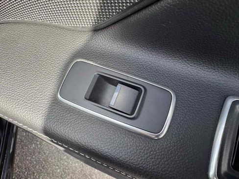 Used 2016 Jaguar XF S image 35