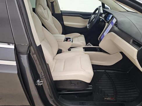 Used 2018 Tesla Model X 75D image 10
