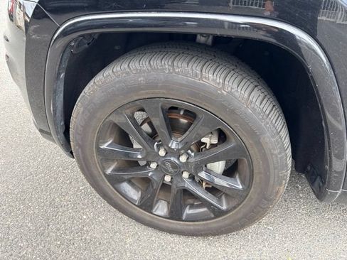 Used 2019 Jeep Grand Cherokee Altitude RWD image 5