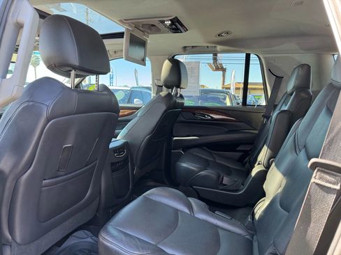 Used 2019 Cadillac Escalade Luxury image 15