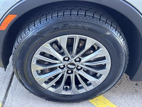 Used 2025 Cadillac XT4 Premium Luxury image 13