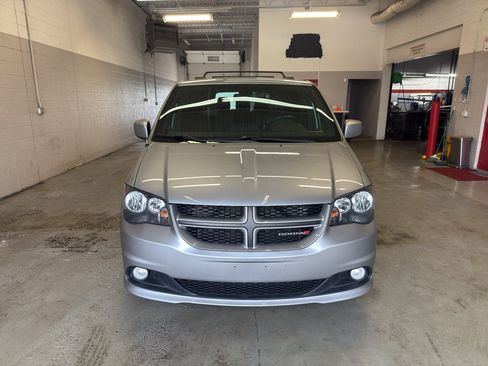 Used 2019 Dodge Grand Caravan GT FWD image 2