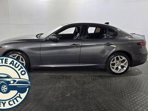 Used 2022 Alfa Romeo Giulia Ti image 4