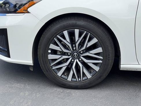 Used 2025 Nissan Altima 2.5 SV FWD image 13