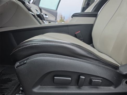 Certified 2016 Chevrolet Equinox LTZ w/ Enhanced Convenience Package image 28