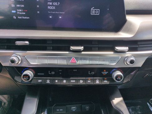 Used 2025 Kia Telluride LX FWD image 21