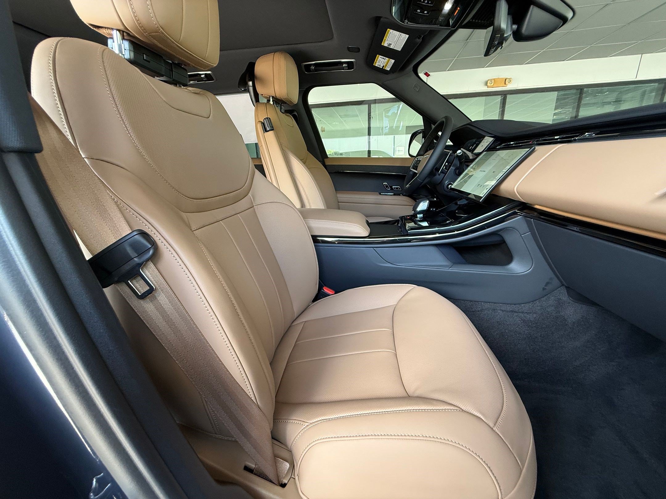 New 2026 Land Rover Range Rover Sport SE AWD/4WD image 31