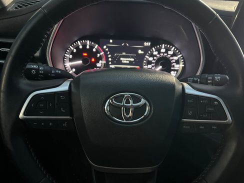 Used 2024 Toyota Highlander XLE image 21