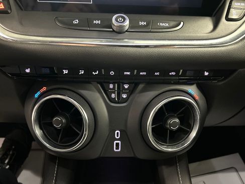 Used 2025 Chevrolet Blazer LT FWD image 19