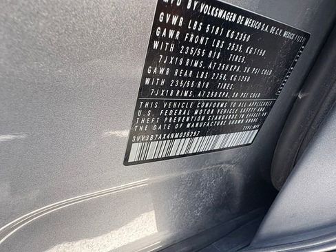 Used 2022 Volkswagen Tiguan SE w/ Panoramic Sunroof Package image 13