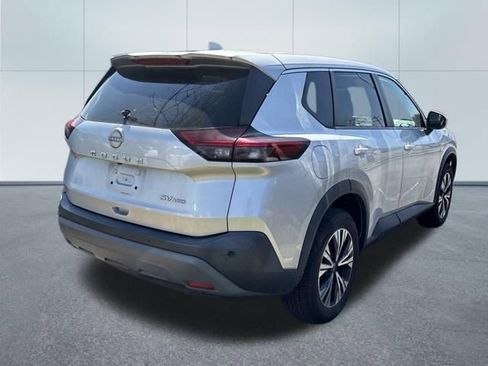 Used 2022 Nissan Rogue SV image 3