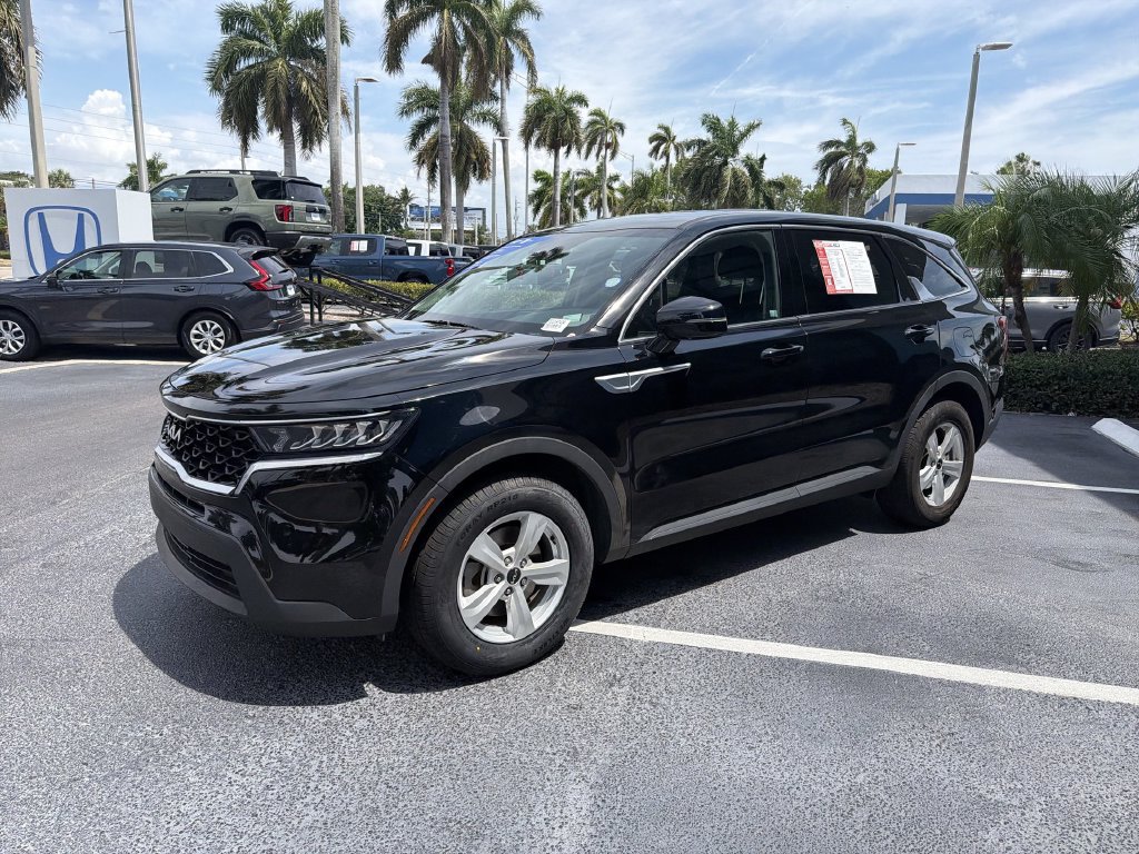 Used 2023 Kia Sorento LX FWD image 4