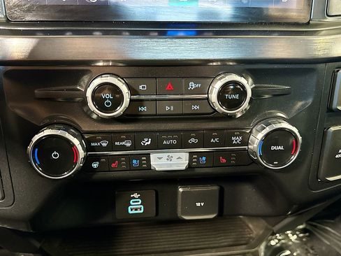Used 2025 Ford F350 Lariat AWD/4WD image 21