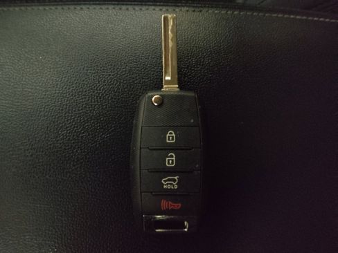 Used 2017 Kia Sorento LX image 32