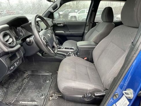 Used 2018 Toyota Tacoma TRD Off-Road image 13