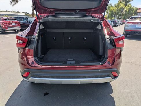 Used 2025 Chevrolet Trax LT w/ LT Convenience Package FWD image 30
