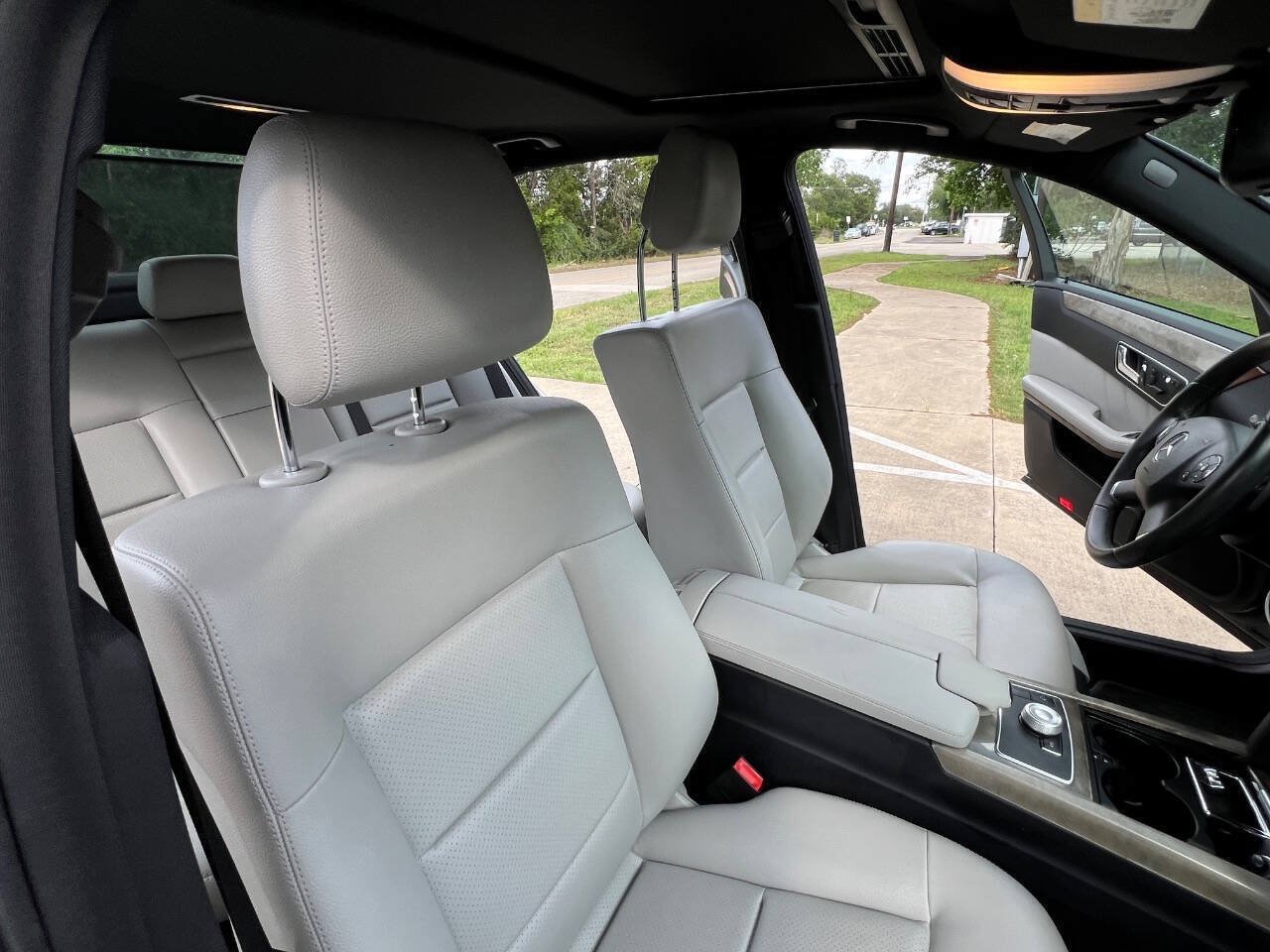 Used 2010 Mercedes-Benz E 350 Sedan image 30