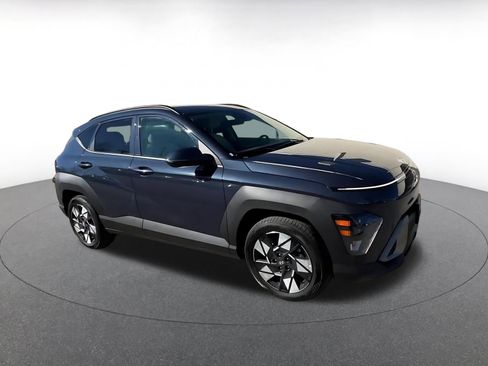 Used 2025 Hyundai Kona SEL image 2