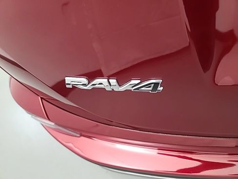 Used 2018 Toyota RAV4 XLE w/ Plus Extra Value Package FWD image 11