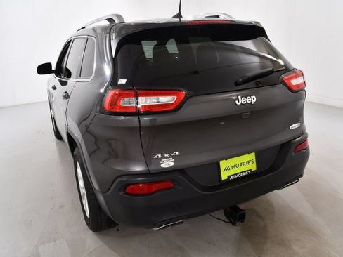 Used 2017 Jeep Cherokee Latitude AWD/4WD image 14