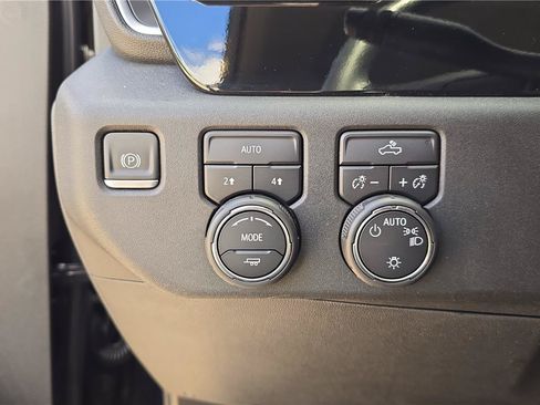 Used 2023 Chevrolet Silverado 1500 LT AWD/4WD image 25