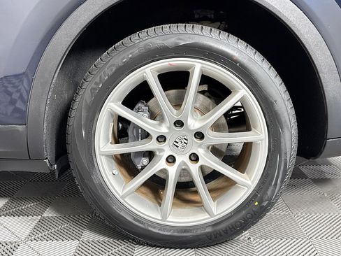 Used 2021 Porsche Cayenne w/ Driver Memory Package image 35