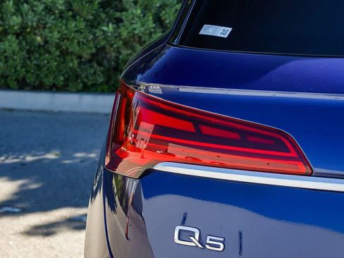 Used 2023 Audi Q5 2.0T Premium w/ Convenience Package image 7