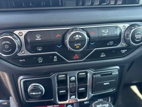 Used 2024 Jeep Wrangler Unlimited Rubicon AWD/4WD image 13