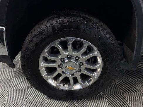 Used 2024 Chevrolet Silverado 2500 LTZ w/ LTZ Convenience Package image 15