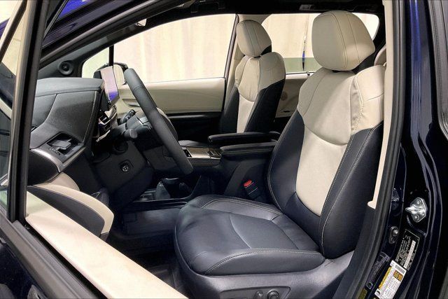 Used 2026 Toyota Sienna Limited AWD/4WD image 26