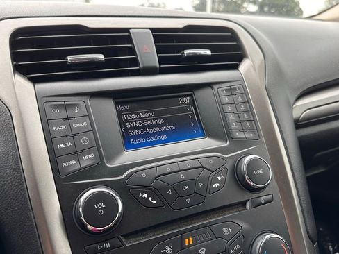Used 2018 Ford Fusion SE FWD image 26