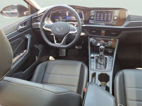 Used 2024 Volkswagen Jetta SE w/ Panoramic Sunroof Package FWD image 6
