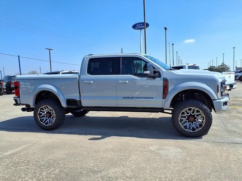 New 2026 Ford F250 Lariat w/ Black Appearance Package image 8
