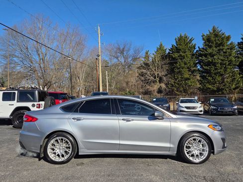 Used 2020 Ford Fusion SE FWD image 6