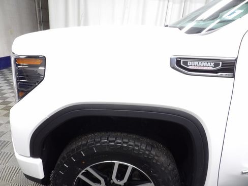 Used 2025 GMC Sierra 1500 AT4 w/ Technology Package AWD/4WD image 49
